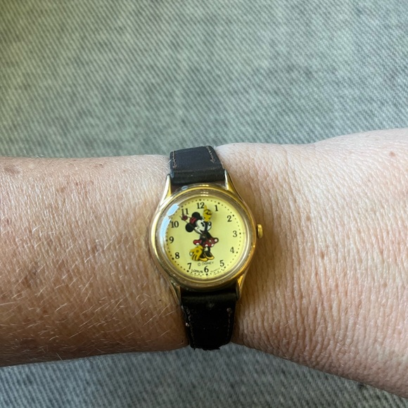 Disney Minnie Mouse Lorus Watch - Picture 6 of 6